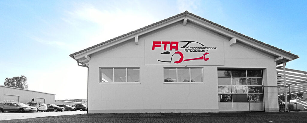 Werkstattgebäude der FTA Fahrzeug-Technik-Arpogaus. Autowerkstatt ihres Vertrauens.